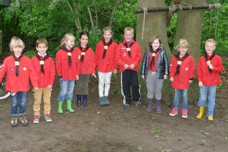 bevers-installeren-10-mei Flinke groep Bevers scouting Borculo