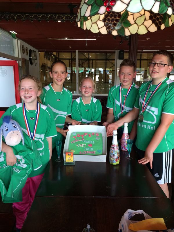 juni 2014 Kiezel en Kei Derde prijs voor volleybalteam Kiezel en Kei