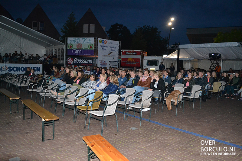008 Foto’s: Buiten Bioscoop Marktplein