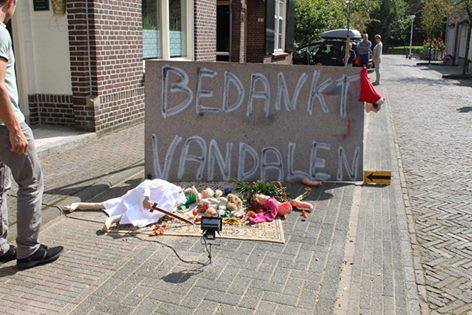 10699229_813443688699999_545834489_n Buurtvereniging Lange wal boos op vandalen