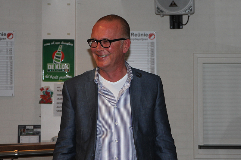 vergaderiing 005 Thijs Bouwhuis nieuwe voorzitter v.v. Reünie.