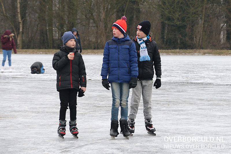 schaatsen-in-maart-op-ijsbaan-Borculo-(8) Kaartverkoop IJsclub Borculo van start