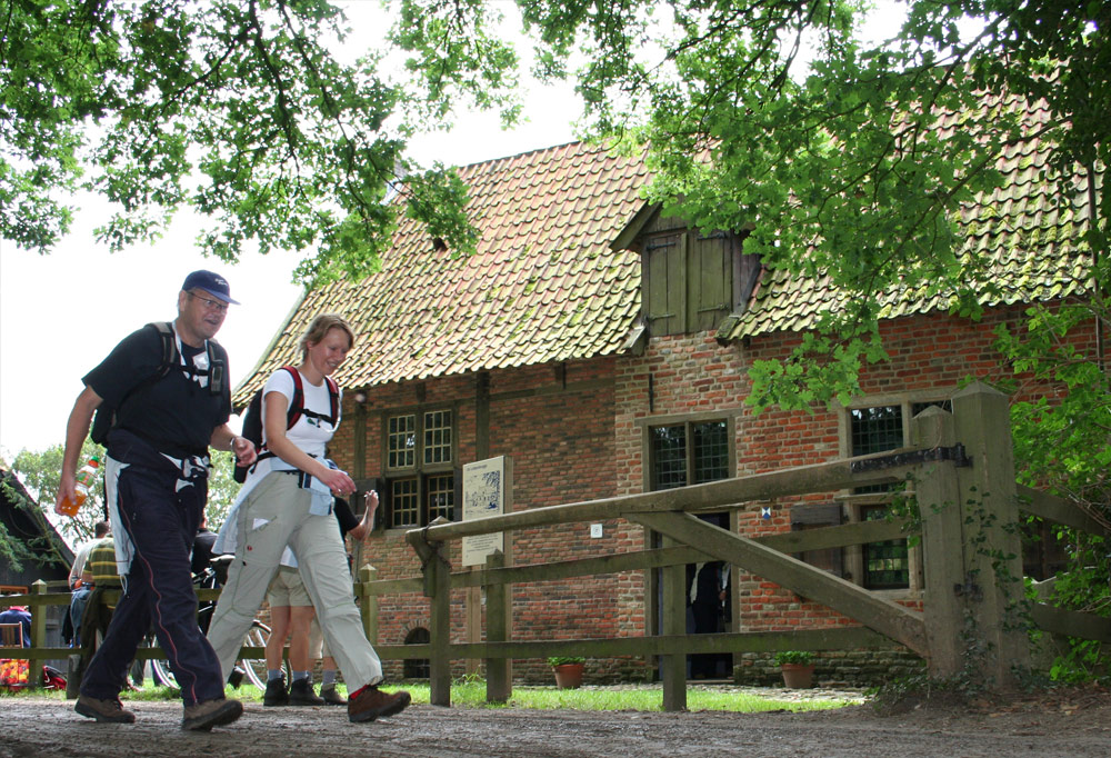 Wandeling-in-voetspoor-van-meester-Heuvel-door-landgoed-Beekvliet Wandeling in voetspoor van meester Heuvel door landgoed Beekvliet