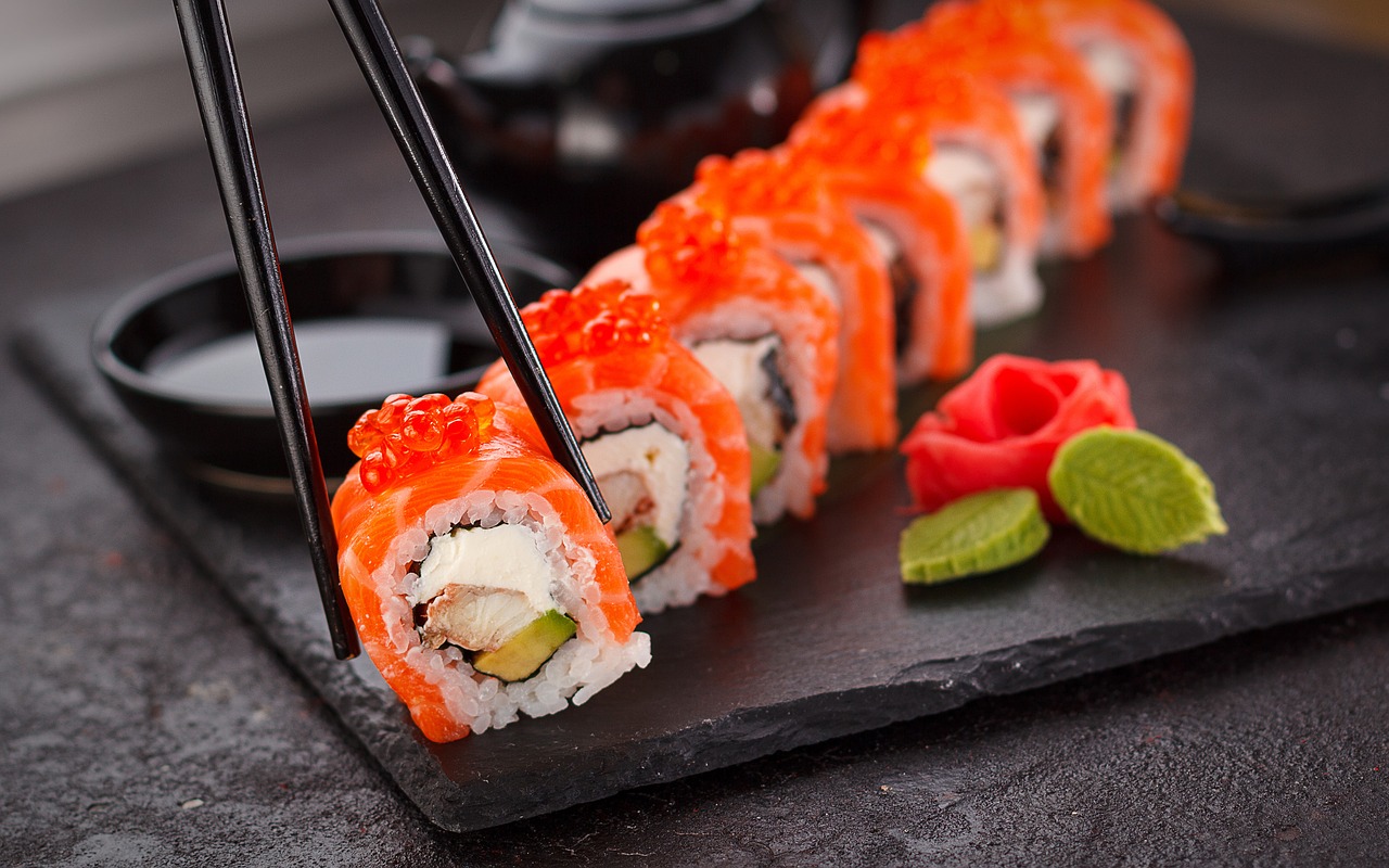 Bericht-met-sushi Burgemeester opent nieuwe sushizaak in Borculo