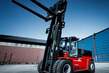 featured image of the blog titled "Pros and Cons of Electric Forklifts in Cold Storage Environments"