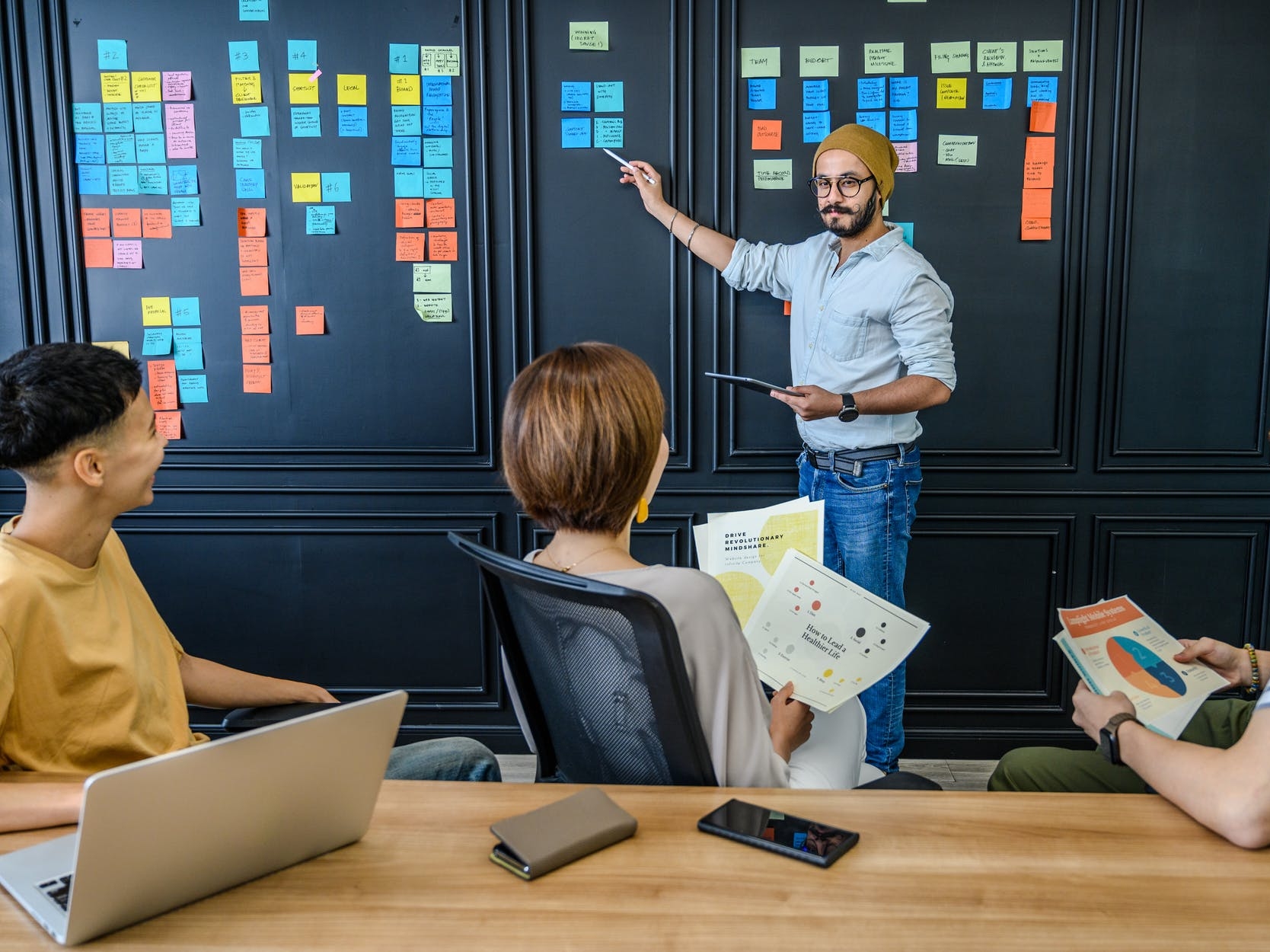 Preparing customer discovery interviews: from engagement to meeting script