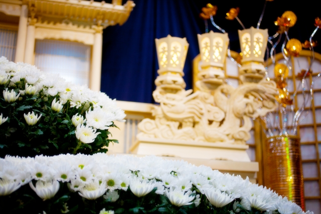 白菊と祭壇