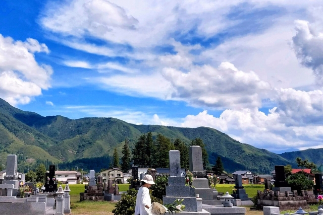 山岳部にある墓地