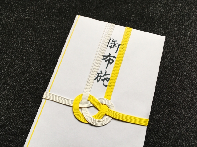 詳細 お布施のお金の入れ方を5ステップに分けて解説 注意点 マナーも そうぞくドットコム マガジン