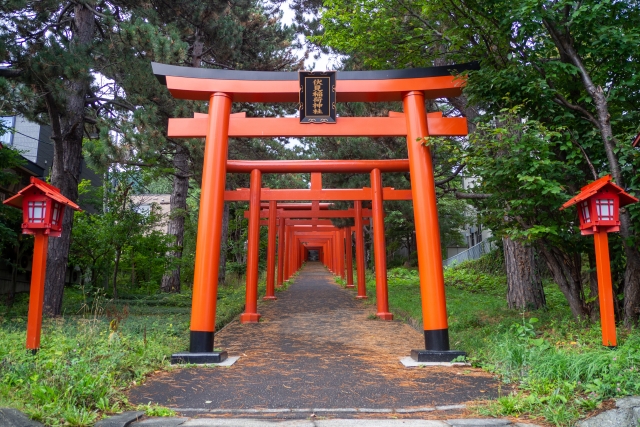 朱色が美しい鳥居