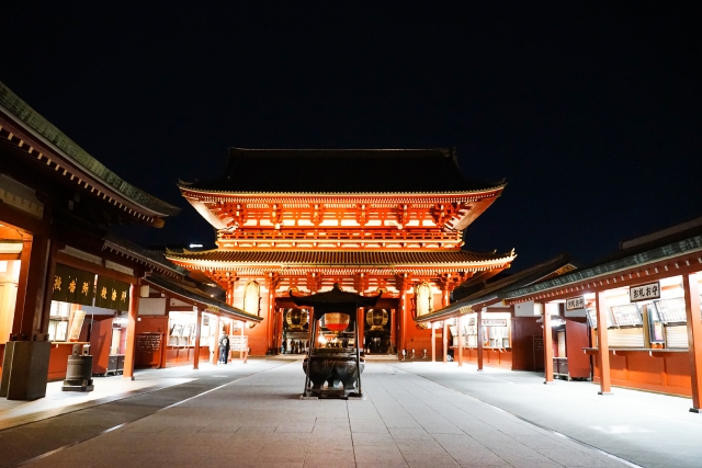 ライトアップされた神社