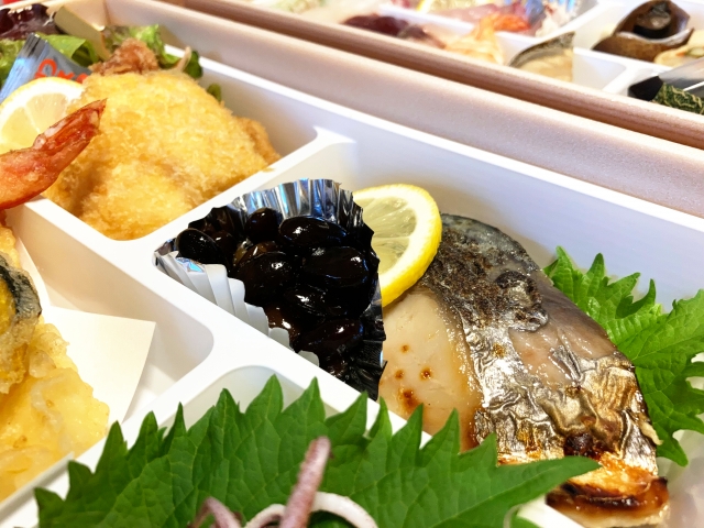 お斎でふるまわれるお弁当