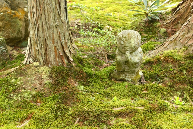 苔むしたお地蔵様