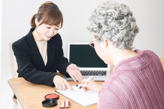 遺産相続手続きは自分でできる？代行を利用すべき？