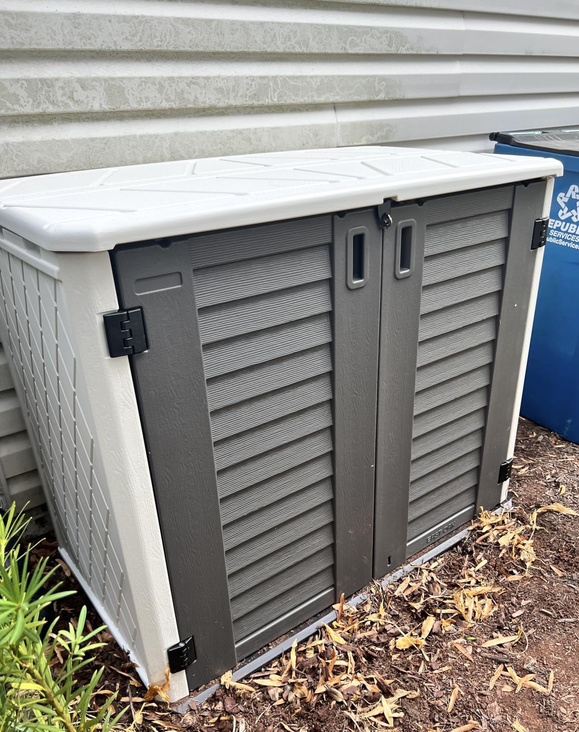 EAST OAK 4 x 3.4 FT Outdoor AllWeather Horizontal Lockable Resin Storage Shed REAL DECORS