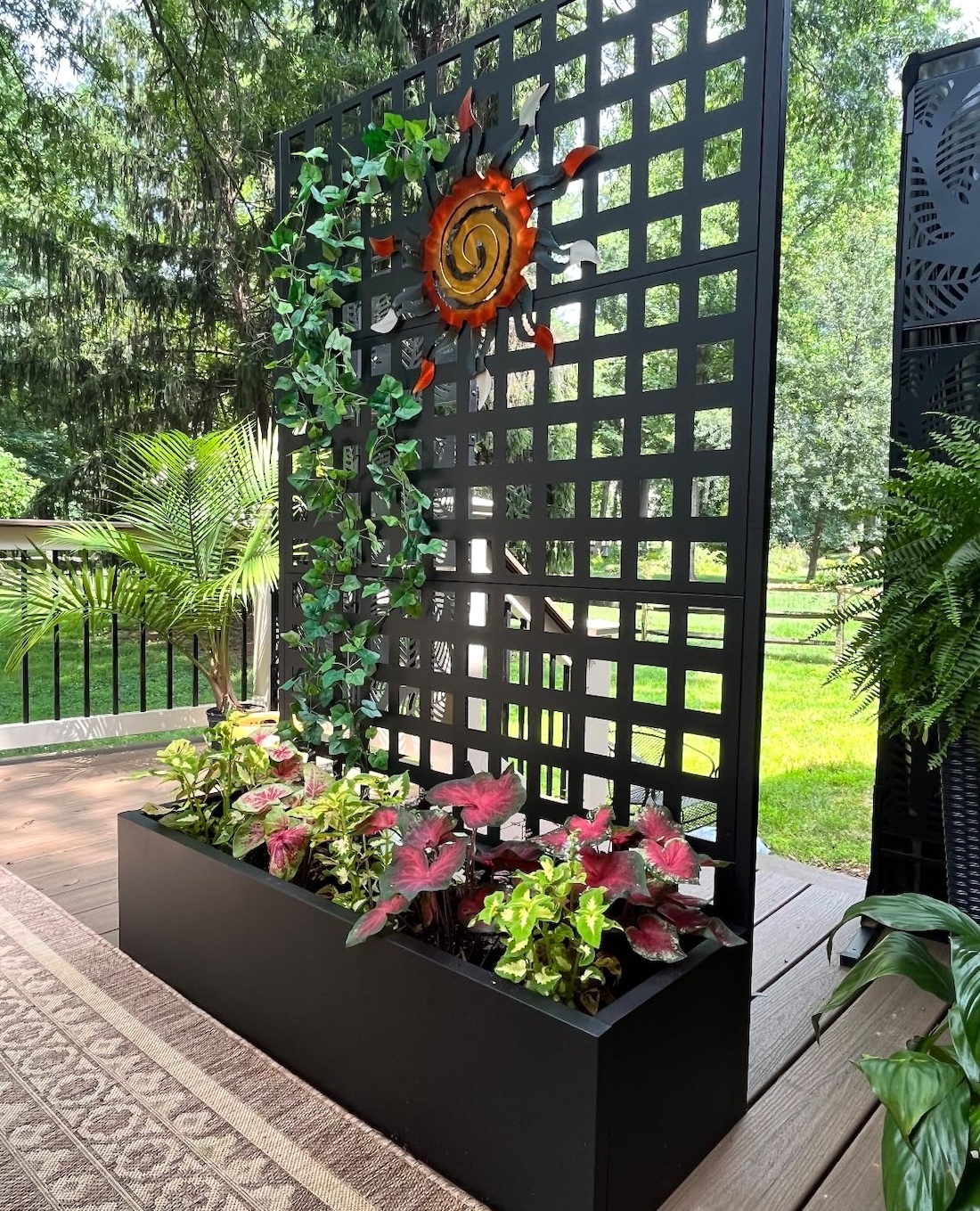 Elevens Metal Planter with Trellis with Planter Box & Privacy Screen ...