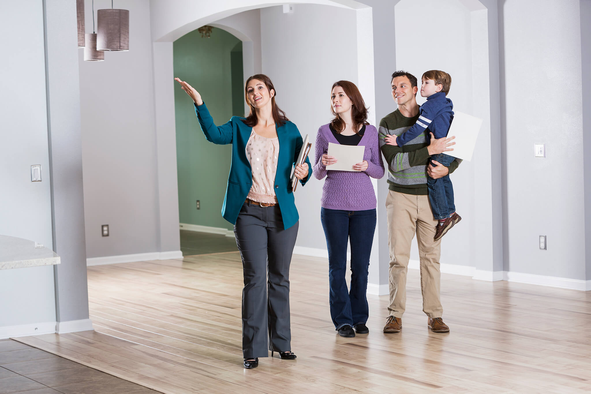 buyers agent showing real estate listing