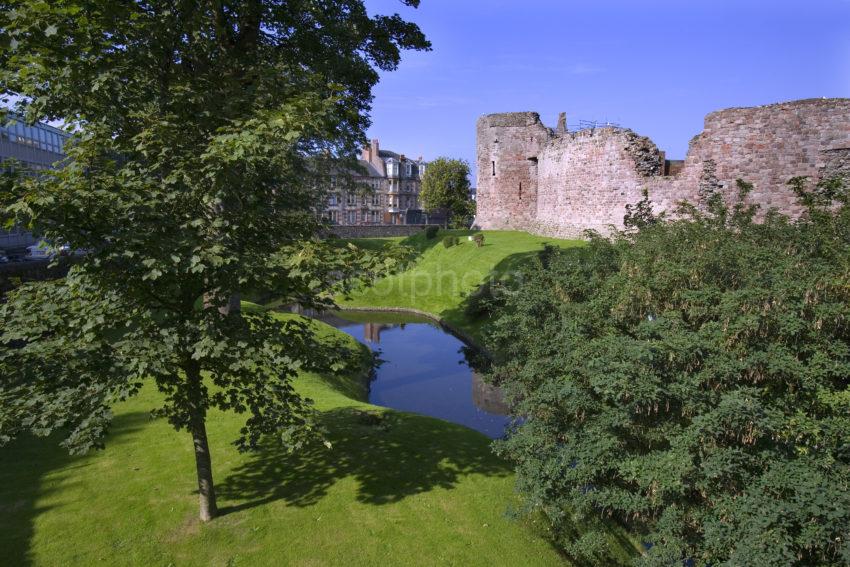 WY3Q0549 Rothesay Castle And Moat Isle Of Bute