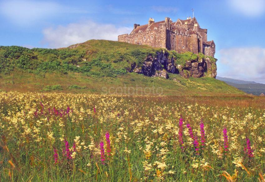 SUMMER VIEW OF DUART CASTLE