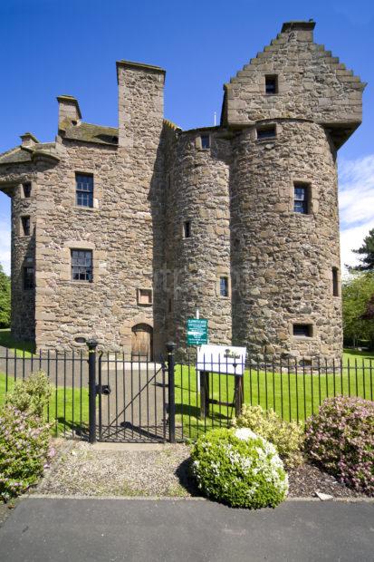 33A9803 Great Shot Claypots Castle Nr Dundee Angus