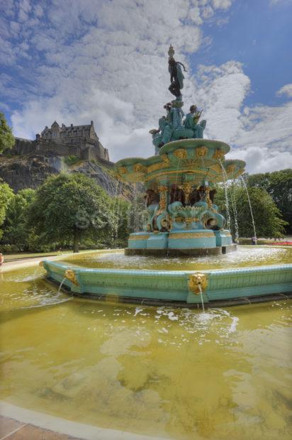 0I5D8755 Castle From Refurbsihed Fountain Edinburgh 2018jpg