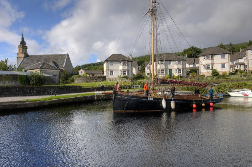 VINTAGE SAILING BARGE CRINAN CANAL ARDRISHAIG