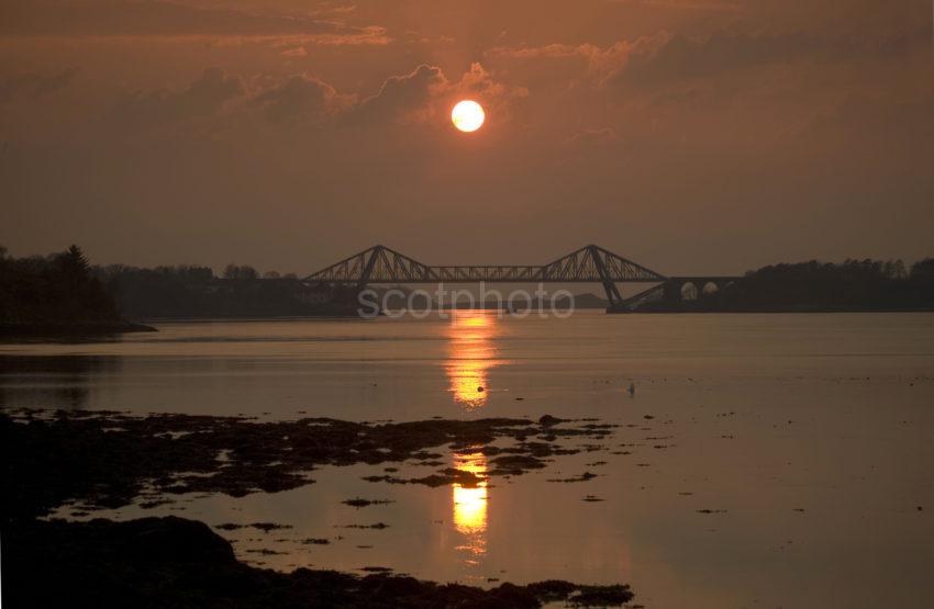 WY3Q2765 Connel Bridge Sunset