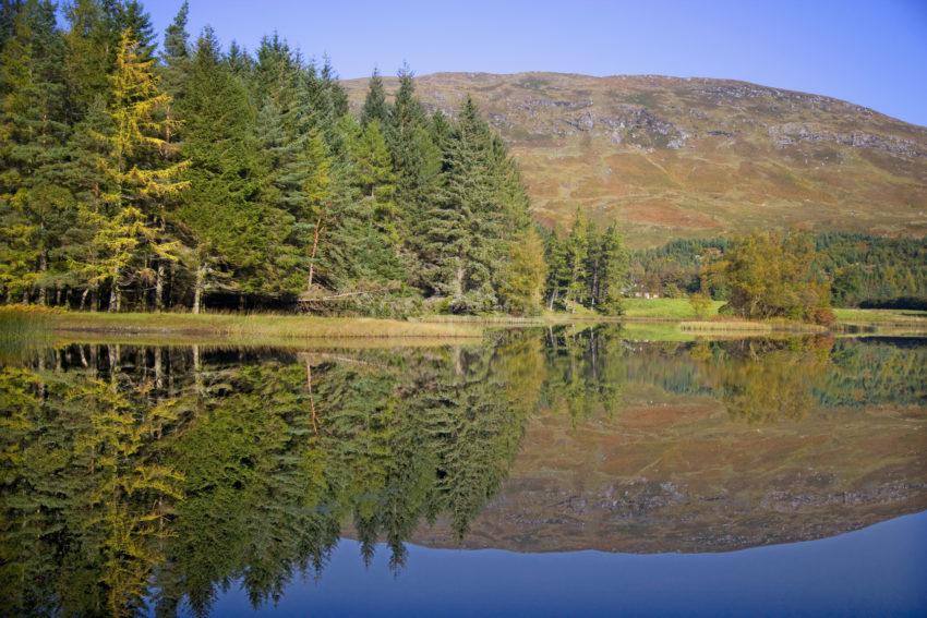 Y3Q0120 Autumn Reflections Loch Lubhair