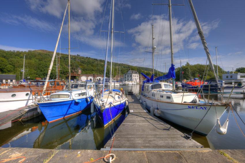 DSC 2404 YACHTS BERTHED ON THE FORTH AND CLYDE CANAL IN BOWLOING BASIN GLASGOW