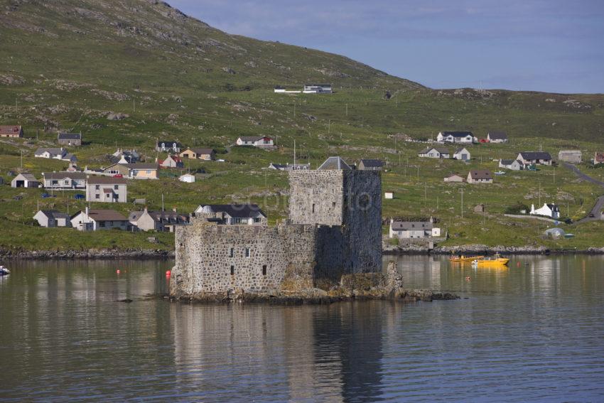 I5D8371 Arriving At Castlebay Kisimul Castle From Ferry Isle Of Barra