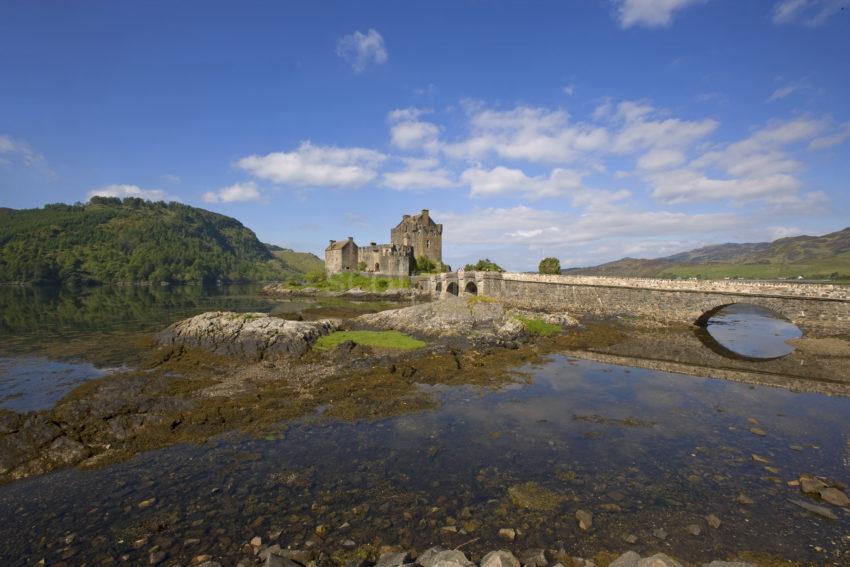 Y3Q4033 Eilean Donan Castle Wide Angle