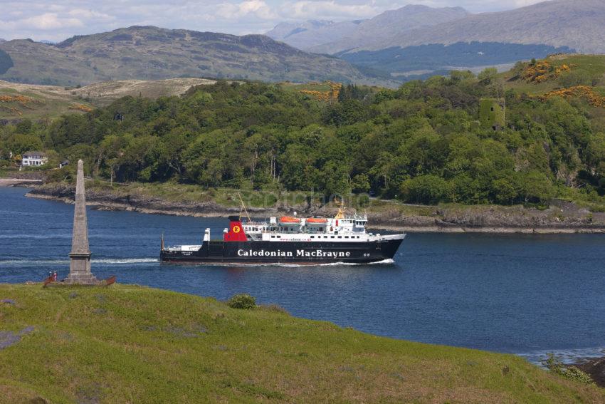 MV LOTTI PASSES DUNOLLIE CASTLE