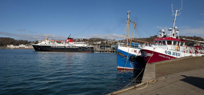 DSC 898 MV ISLE OF MULL DEPARTS OBAN 2015