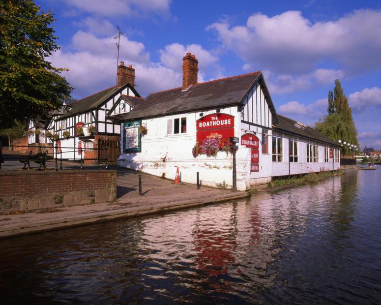 The Boathouse On The River Dee Chester