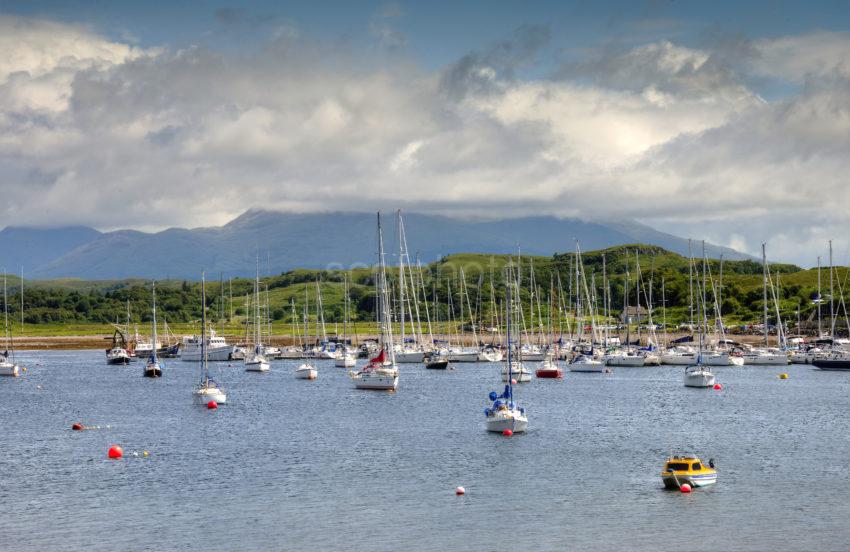 DSC 8670 DUNSTAFFNAGE MARINA WITH CLOUD COVERED BEN CRUACHAN