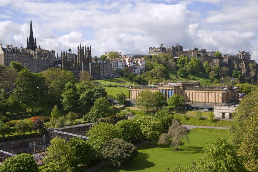 Y3Q9808 Edinburgh From Scott Monument Towards Castle