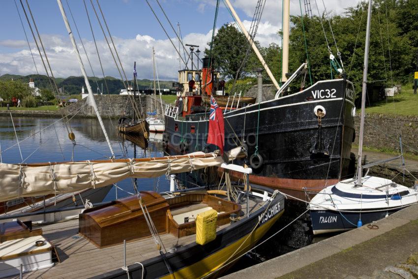 0I5D8830 Busy Scene In Crinan Harbour