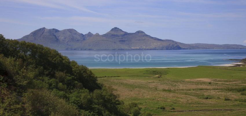 TOWARDS RUM FROM EIGG