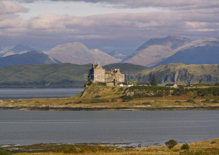 Y3Q9977 Autumn Evening Light Duart Castle Mull