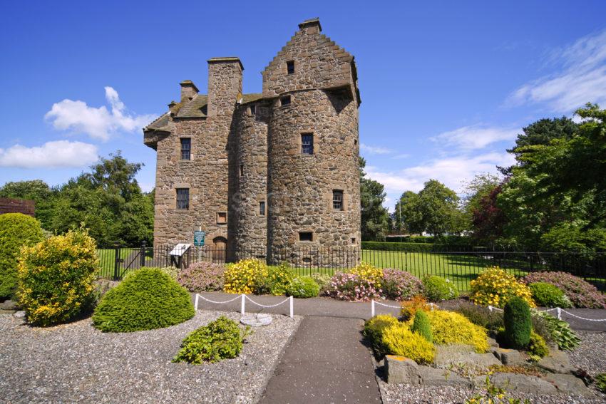 33A9804 Claypots Castle Nr Dundee