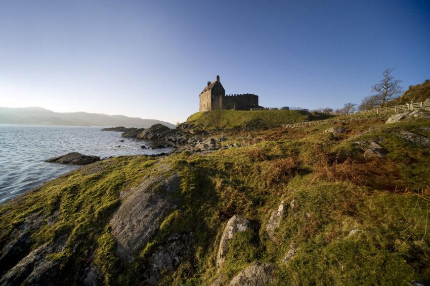 Y3Q5527 Duntrune Castle From Rugged Shoreline