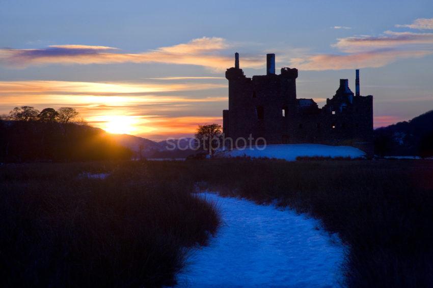I5D0366 Dramatic Sunset Nr Kilchurn Castle Ruins From Footpath Argyll