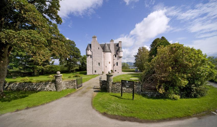 I5D0202 Elevated Picture Of Barcaldine Castle