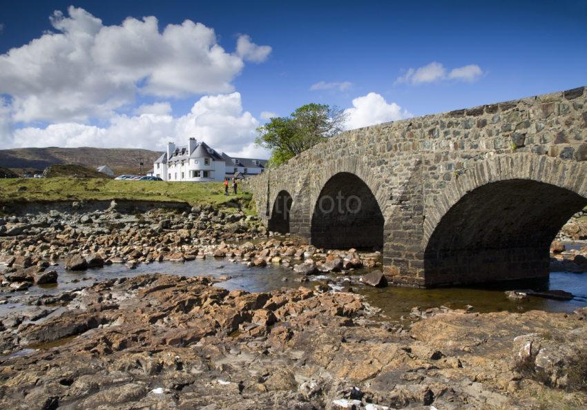 WY3Q9698 Sligachan Bridge And Hotel Island Of Skye