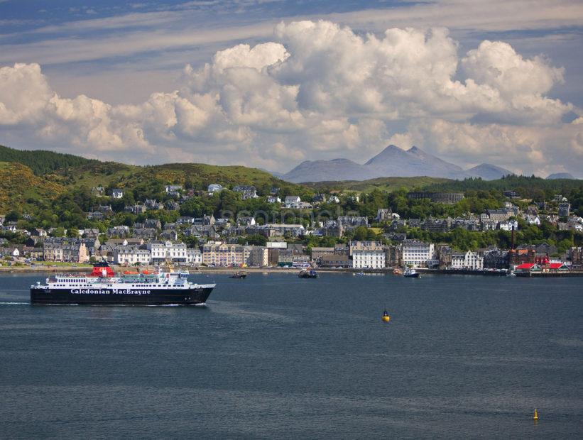 I5D6052 Oban From Kerrera With Isle Of Mull Ferry