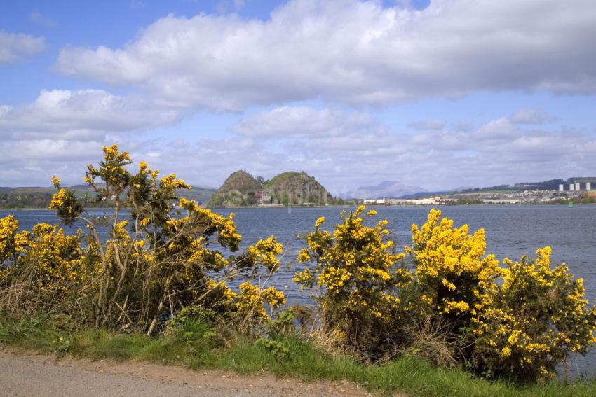 WY3Q4051 Across Clyde To Dumbarton Rock 47MG