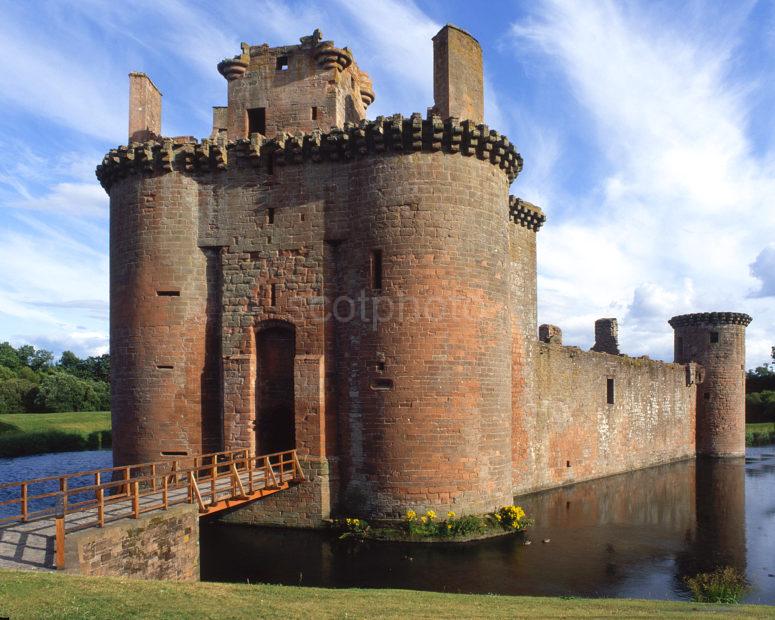 Caerlaverock Triangular Moated Castle 13th Cent On Solway Firth