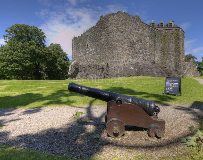 DSC 8623 UNUSUAL PICTURE OF DUNSTAFFNAGE CASTLE FROM CANON