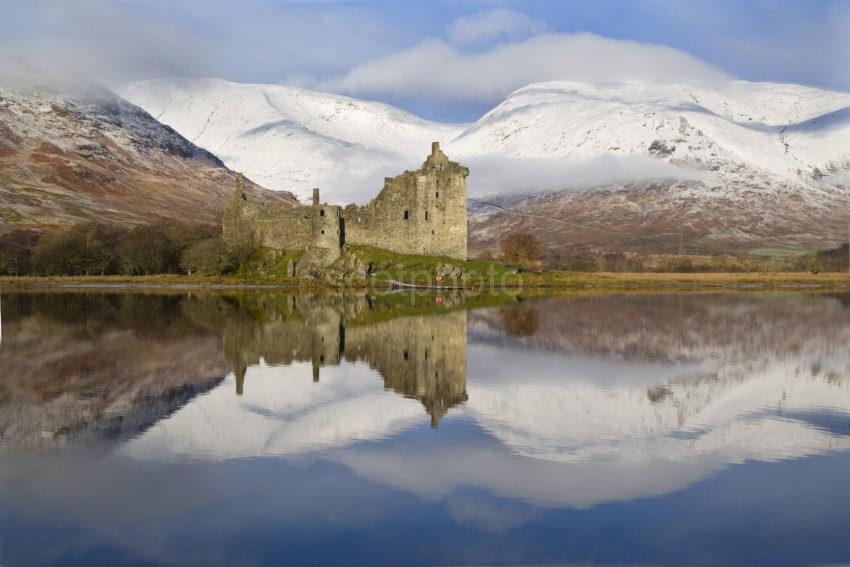 Y3Q9549 Beautiful Winter Reflections Kilchurn Castle