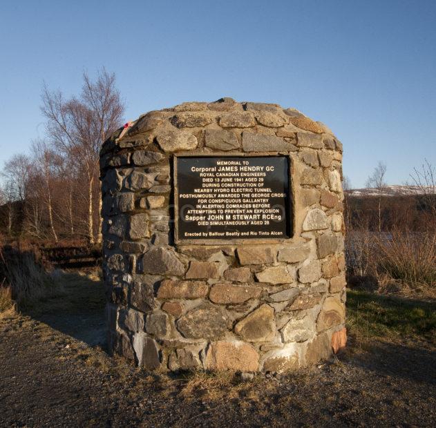 DSC 9069 Memorial Loch Laggan